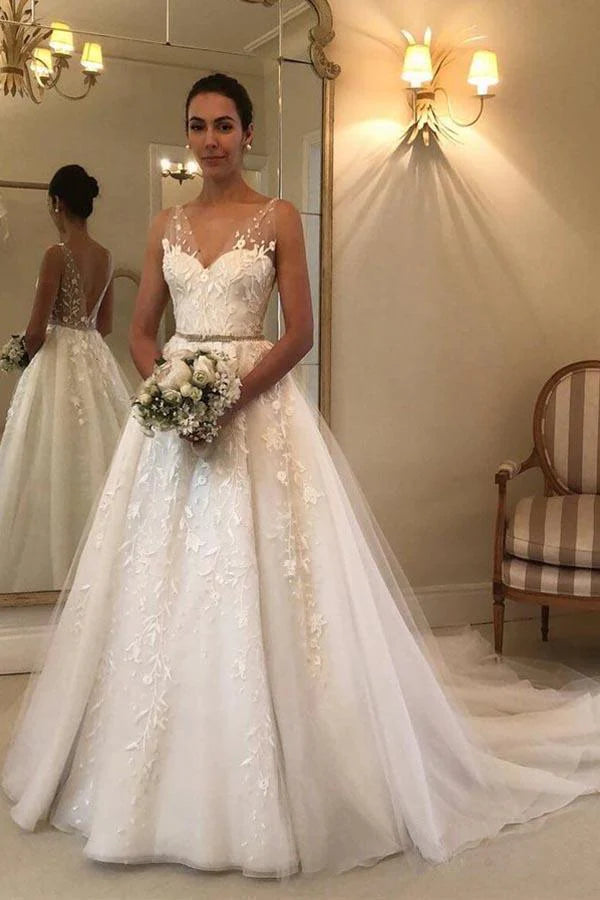 Exquisite Women's Wear Sale Elegant V Neck Ivory Lace Appliques Wedding Dresses with Tulle Beach Wedding Gowns