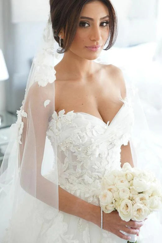 Fashion Forward Elegant Strapless Sweetheart Long Wedding Dress With Beading Lace Appliques