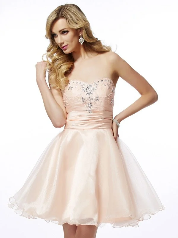 Chic Style, Always In Vogue A-Line/Princess Sweetheart Sleeveless Beading Short Tulle Homecoming Dresses