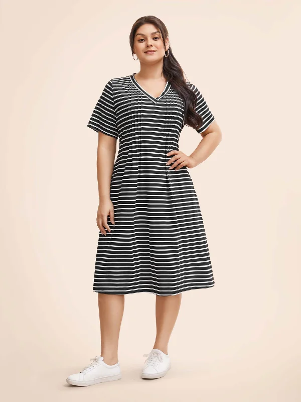 Last Chance Sale V Neck Striped Pleated Midi Dress